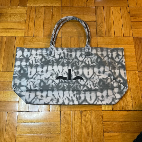 Alo Yoga SHOPPER TOTE - Picture 4 of 5